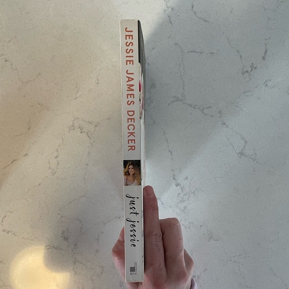 Book Just Jessie My Guide to Love, Life, Family, and Food by Jessie James Decker - Picture 3 of 5